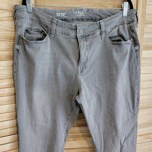 Stay on Trend with These Light Gray A.N.A Mid-Rise Skinny Jeans